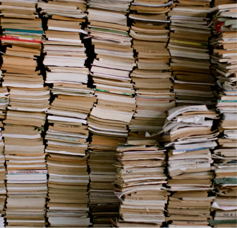 Stapel alter Bücher und Dokumente